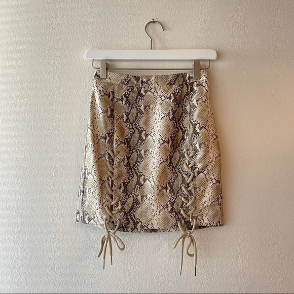 Runaway - Snakeskin Mini Skirt Sand - Picture 3 of 5